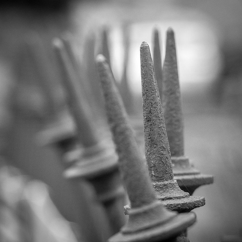 Verbogene Zaunspitzen